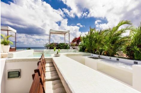 Luxury Vista In Playa Del Carmen!